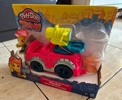 Play-Doh Town Fire Truck Playset (Boxed, missing cans)