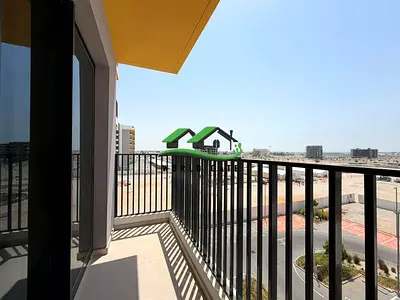 Elegant 3BR Apt Community View Vacant Now