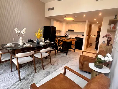 SINGLE ROW | GARDEN | LARGE TERRACE | EXCLUSIVE