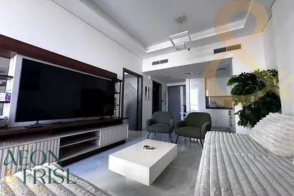 Fully Furnished | Road Facing | Prime Location