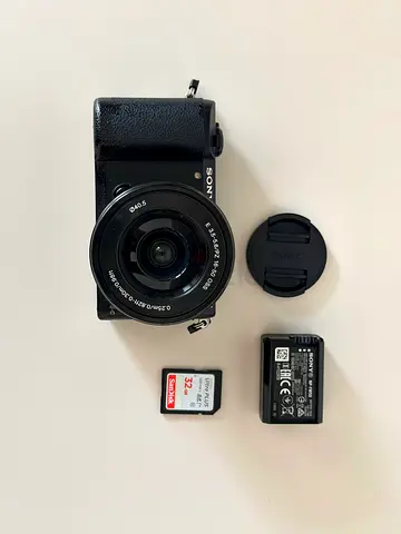 Sony alpha a5100 mirrorless camera with 16-50mm lens, battery and 32GB SD card
