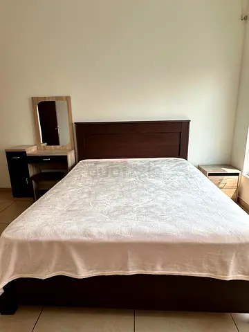 Bed and bed set furniture