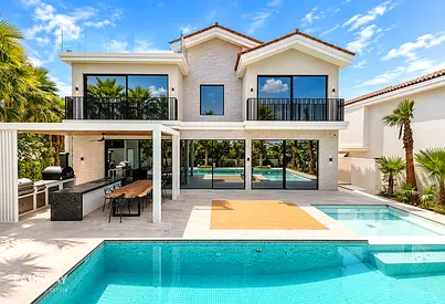 Bespoke Designer Home | Lake & Skyline Views