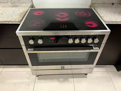 LA Garmani 5 burners full electric digital cooking range Sam like new condition