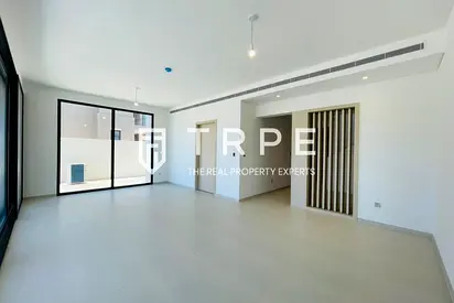 Single Row | 4 beds + Maid | Next to Community Pool