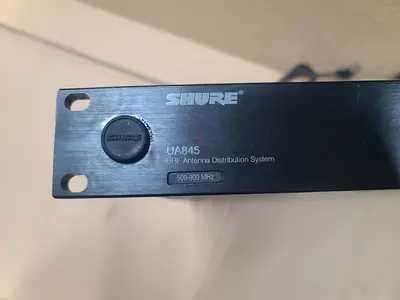 Shure UA845 UHF Antenna Distribution System (500-900 MHz) - Rackmount