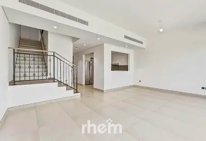 Costa Brava| Modern Townhouse | Prime Location