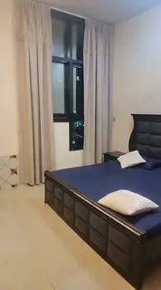 Room available for monthly rent in apartment building