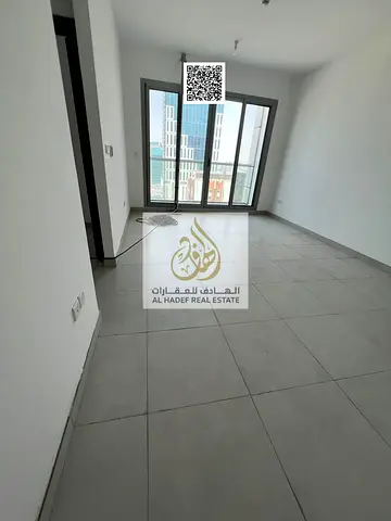 غرفتين وصالة + 3 حمامات + أول ساكن + تاور جديد + خزائن بالحائط + مساحات كبيرة + 4 أو 6 دفعات + 55,000 درهم