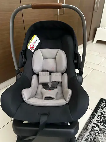 Brand new Nuna PIPA lite Car Seat with Isofix Base