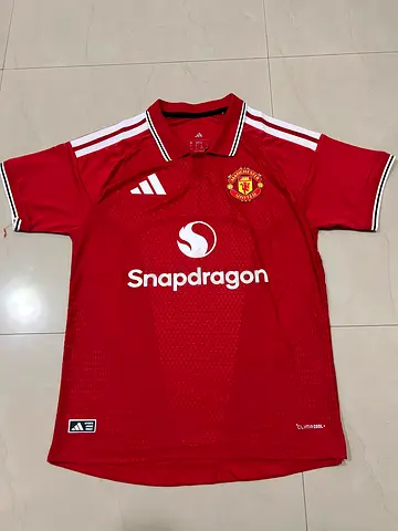 Manchester United 2026/27 Football Shirt – Size M