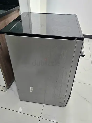 Used freestanding gas/induction cooker with oven - good working condition