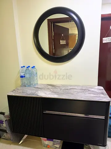 Dressing table marble finish with mirror
