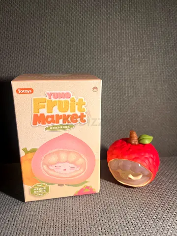 Yummy Fruit Market collectible toy - peach and apple figures(sealed )