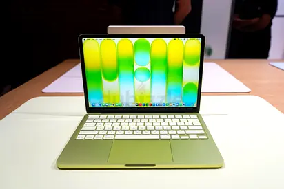 Apple MacBook Neo Citrus Color (Like New)
