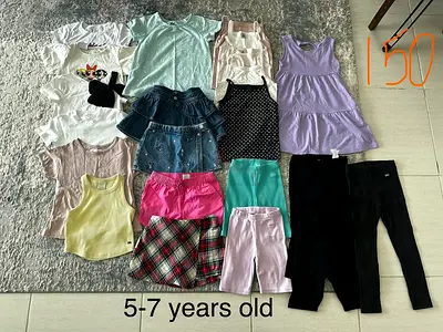 Clothes for a girl 5-7 years old