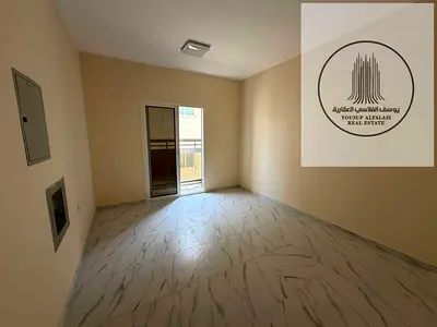 غرفة وصالة للإيجار في الروضة 3 عجمان – 32,000 درهم | صالة مغلقة + بلكونة