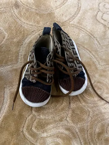 Children's original fendi casual sneakers, size 4 (age 3-6m)