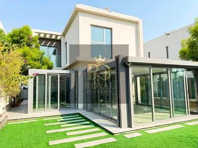 تملك فيلا مستقلة زاوية  فاخرة | 3 غرف نوم + غرفة خادمة | تصميم عصري | تشطيب راقي | قريبة من كل الخدمات | تملك حر لكل الجنسيات | موقع متميز