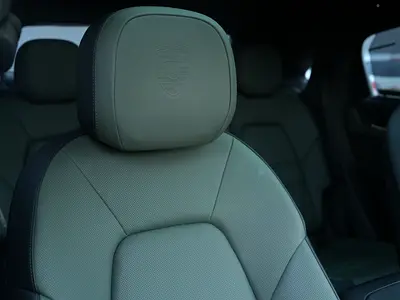 صورة 10 لـ 2024 Porsche CAYENNE