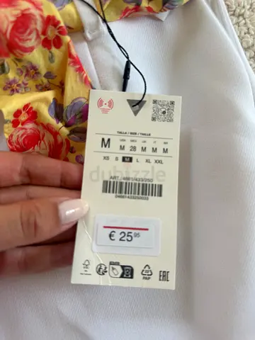 Brand new Zara floral women's white shorts with tags - size M (€25 tag)