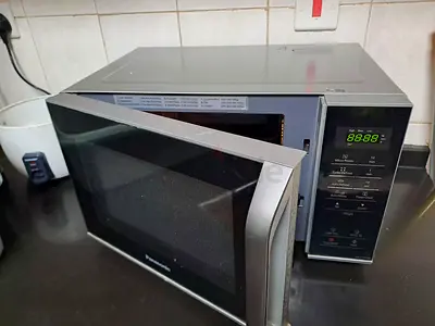 Panasonic Countertop Microwave Oven - Good Working Condition