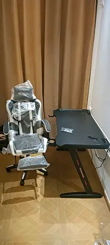 Gaming chair and adjustable Z-shaped gaming desk set - like new