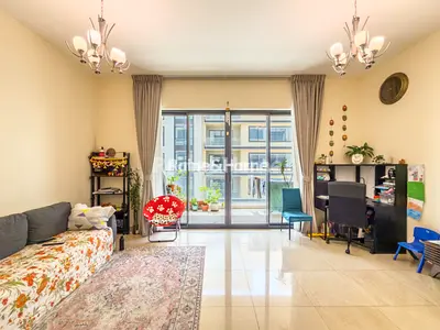 Large 1BR | Closed Kitchen | Vacant On Transfer