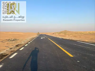 تمليك حر أرض صناعية للبيع في الصجعة بمساحة كبير، الشارقة، تقع مباشرة على شارع الإمارات (E611) بسعر قدم 175