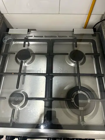 4-Burner Stainless Steel Gas Hob with Glass Lid - flawless Condition