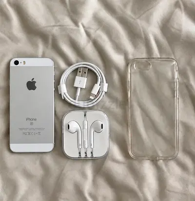 Apple IPhone 5SE 64GB With accessories