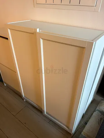 White 2-door Cabinet / Sideboard in Good Condition