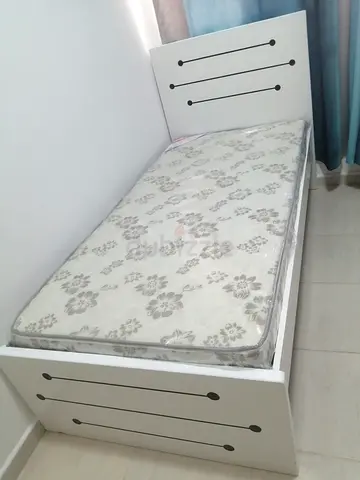 I am Selling single bed brand new