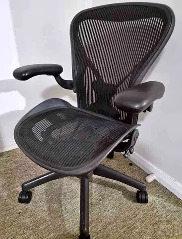 Black Herman Miller Aeron Classic Chair Size B