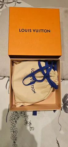 Belt description
Brand: Louis Vuitton
Style: LV Initiales belt
Pattern: Classic LV Monogram
Color: B