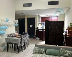 UNFURNISHED l POOL VIEW | FAMILY FRIENDLY