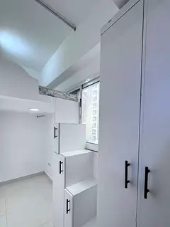 Private Partition Room Near Insurance Market Metro