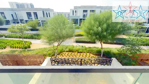 LUXURIOUS I 3 BR+MAID TOWNHOUSE I BACKIN PARK WAL THROUGHS I CLOSED KITCHEN I GARDEN