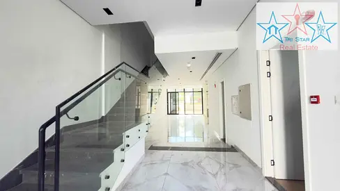 LUXURIOUS I 3 BR+MAID TOWNHOUSE I BACKIN PARK WAL THROUGHS I CLOSED KITCHEN I GARDEN