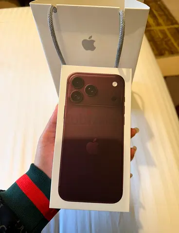 iPhone 18 pro max burgundy 256gb