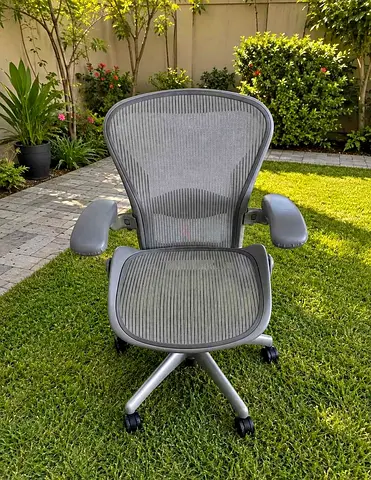 For selling Herman Miller Areon chair size B and C full loaded available
