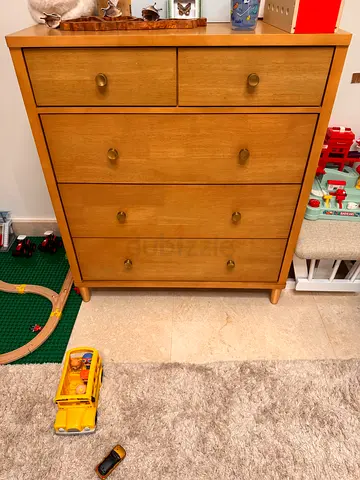 Chest of drawers