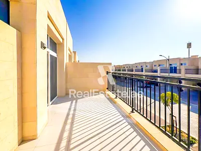 Fully Furnished 3BR I Modern Family TH I Victoria