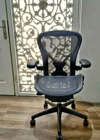 Herman Miller Areon classic chair size B and C full loaded available for selling