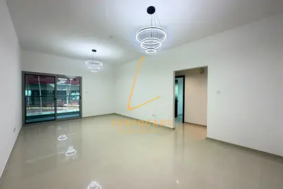 Closed Kitchen | Chiller Free | Near Metro