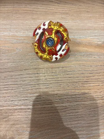 Beyblade Burst top Spriggan Requiem - red/gold spinning top, good condition