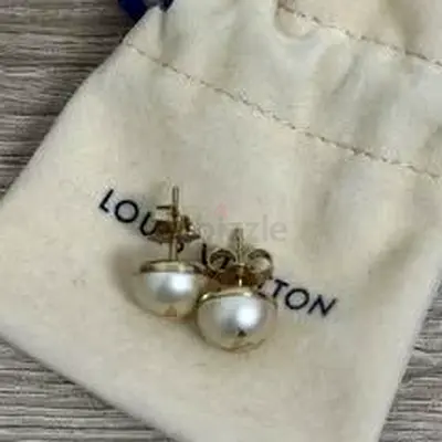 100% ORIGINAL Louis Vuitton LV Pearl Earrings – Elegant White Pearl & Resin with Gold-Tone Metal