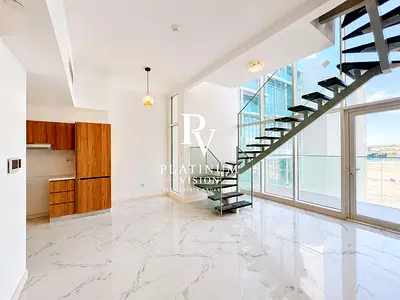 DUPLEX | Vacant ~ Move-In Ready | Mid-Floor | Big Balcony