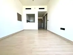 Bright | Vacant | Closed Kitchen