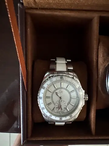 Gc (Guess Collection) Sport Class Lady ceramic and stainless steel women's watch, model I29005L1.